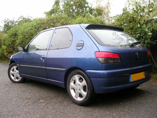 1996: TEST PEUGEOT 306 XSi. – Auto al Día.